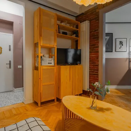 Ultra - Modern & Luxurious In Old Town