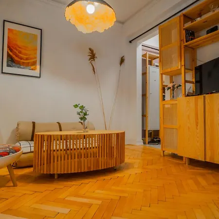 Ultra - Modern & Luxurious In Old Town